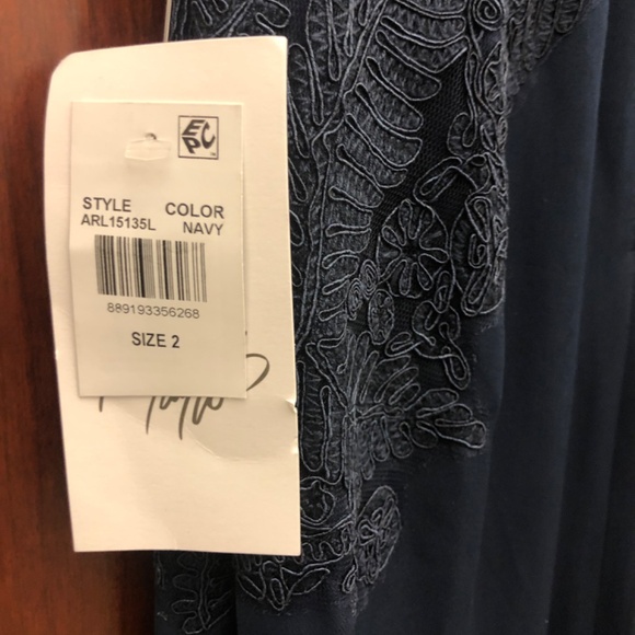 Stunning Tasashi navy gown - Picture 5 of 6